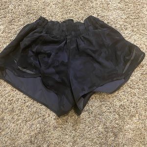 Camo hotty hot shorts, lululmon size 4